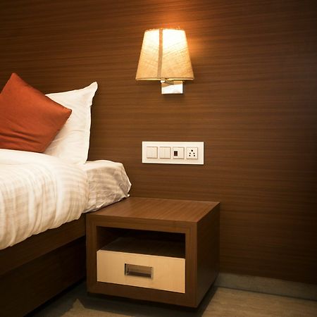 Hotel Spring Inn ムンバイ エクステリア 写真