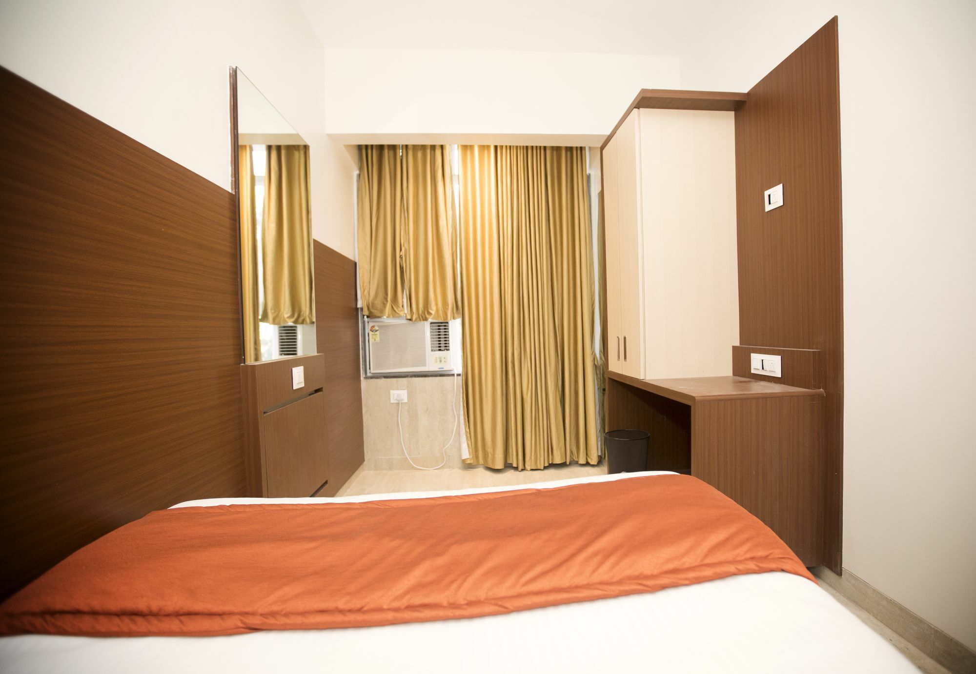 Hotel Spring Inn ムンバイ エクステリア 写真