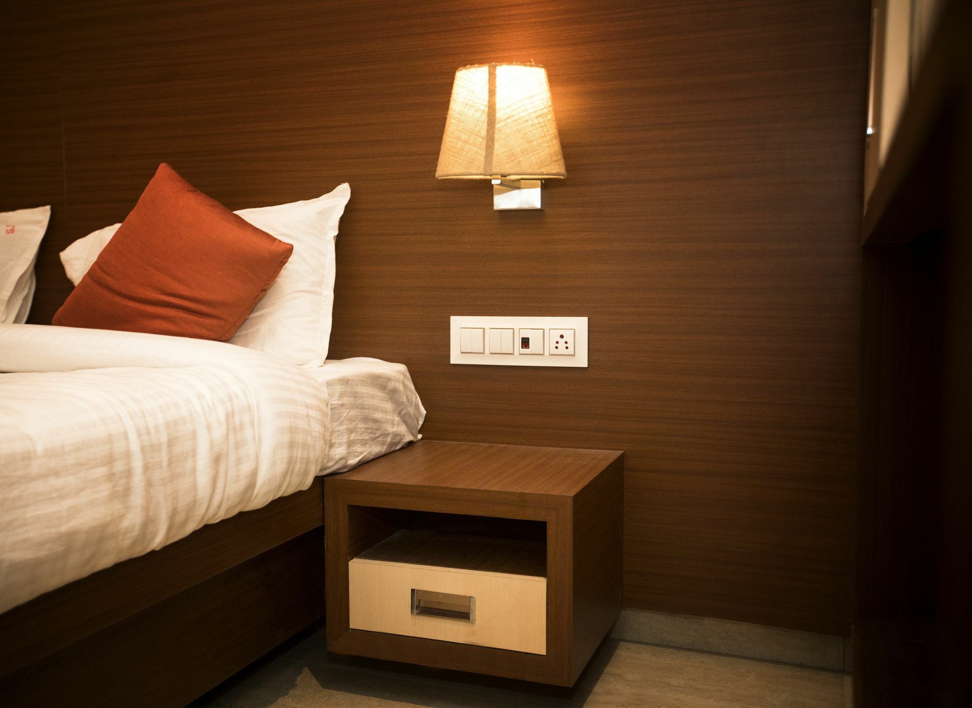 Hotel Spring Inn ムンバイ エクステリア 写真